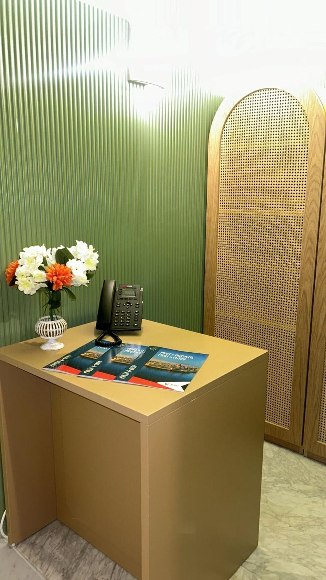 King Charles Hotel Валета Екстериор снимка