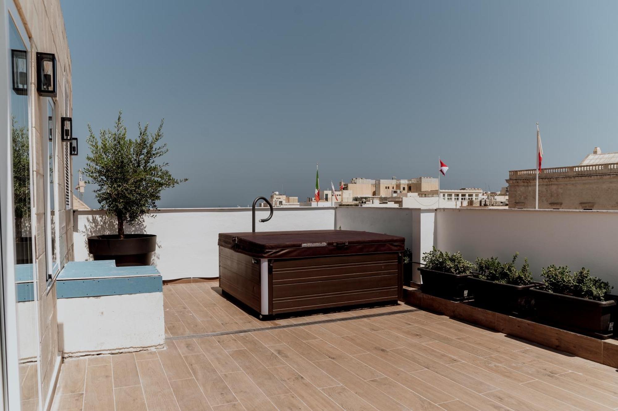 King Charles Hotel Валета Екстериор снимка